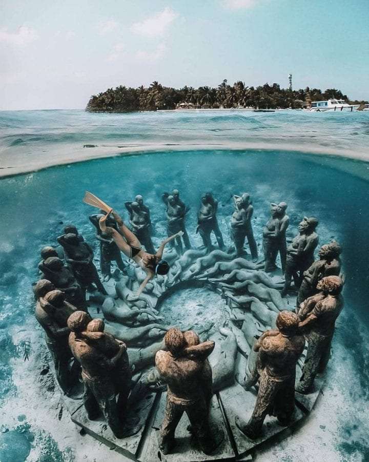 Gili Islands Guide 9 gili uw statues scaled 1 - Gili Islands Guide
