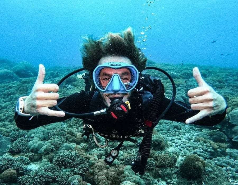 neutral buoyancy diver