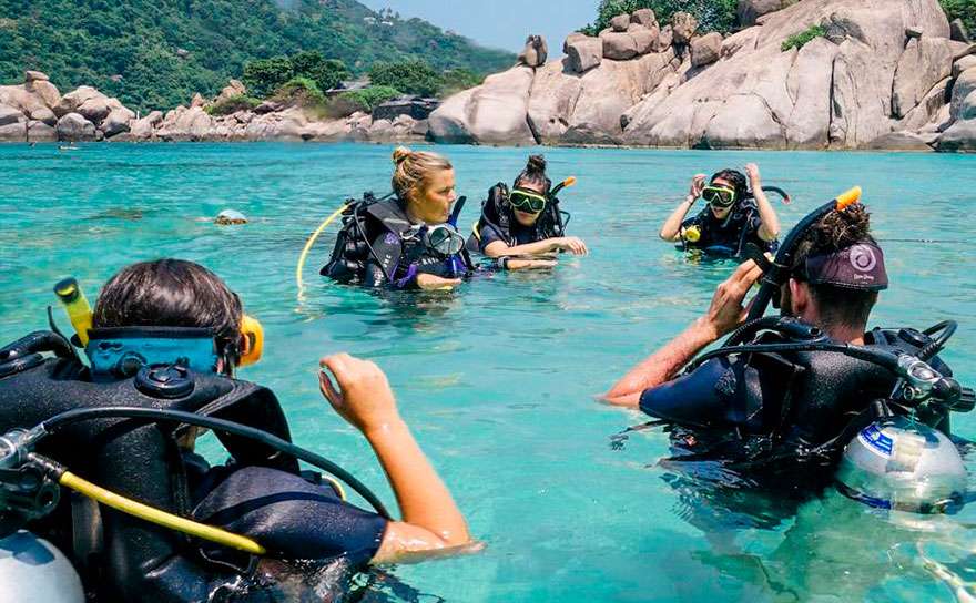 Hand signals diving