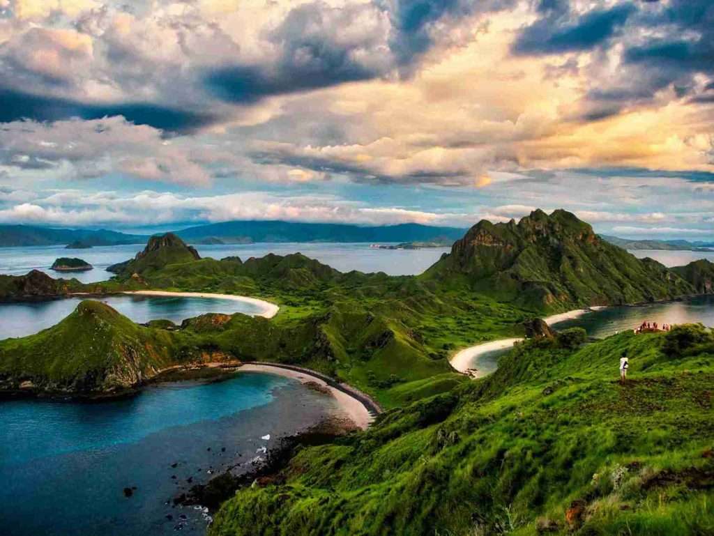 Complete Guide to the Best Islands of Indonesia 8 The 10 Most Popular Islands in Indonesia: Padar