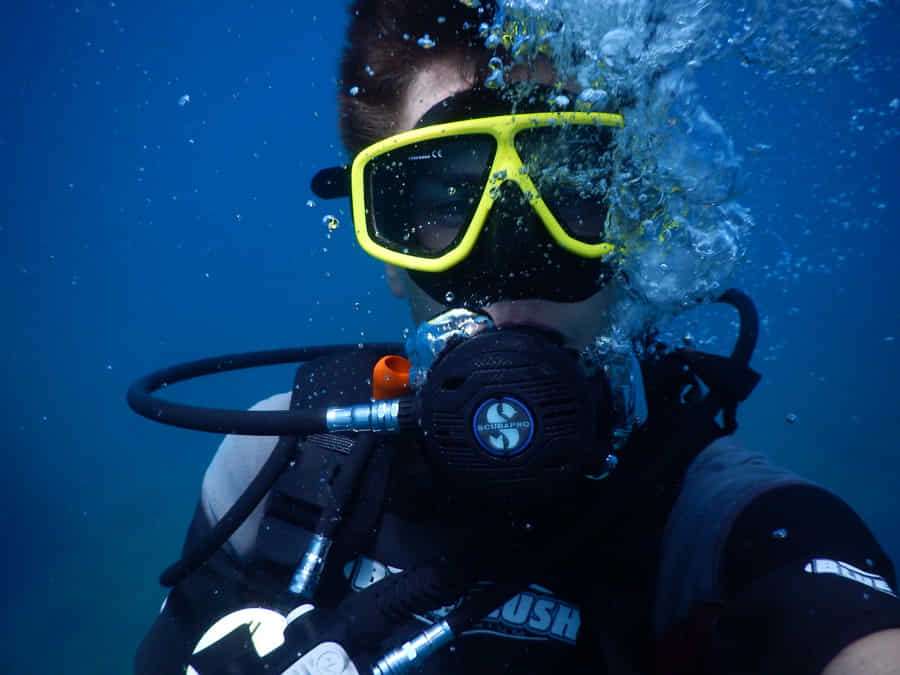 ¿Cómo aprender a bucear? Todo lo que necesitas saber 3 Equipamiento básico para bucear
